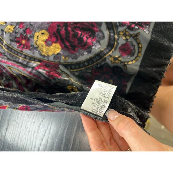 Vtg Shawl -70 x19"- Crushed Velvet Burnout- Red Black Gold fringe whimsigoth - Picture 9 of 15